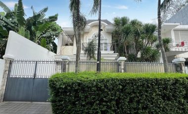 Disewakan Rumah Taman Kedoya Baru Mewah Siap Huni