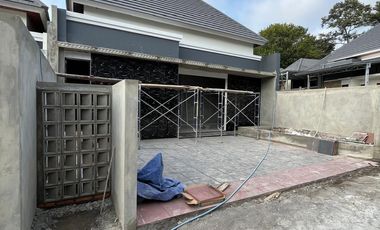 dijual rumah di sleman di jalan kaliurang km 13 pondok indah residence