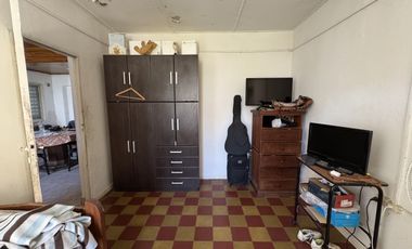 SE VENDE CASA A MEDIA CUADRA DE AV. ALMAFUERTE