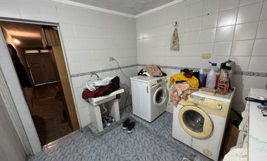 SE VENDE CASA A MEDIA CUADRA DE AV. ALMAFUERTE