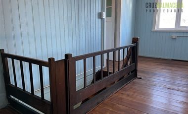 Oficina en Arriendo en Amplia casa comercial, sector Imperial, excelente ubicación y muy buen estado.