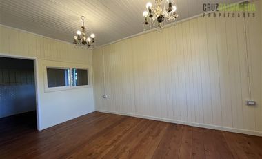 Oficina en Arriendo en Amplia casa comercial, sector Imperial, excelente ubicación y muy buen estado.