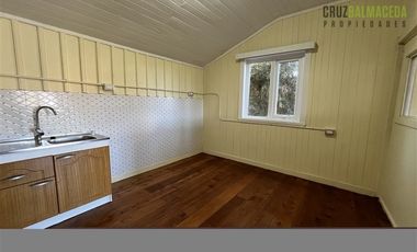 Oficina en Arriendo en Amplia casa comercial, sector Imperial, excelente ubicación y muy buen estado.