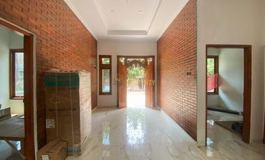 RUMAH EKSKLUSIF ETNIK JAWA MODERN DI KAWASAN WISATA BOROBUDUR