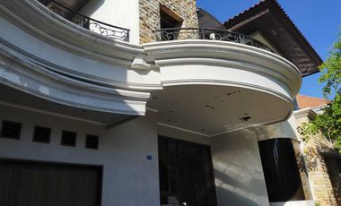 Rumah 2 Lantai Bagus SHM di Graha Famili Siap Huni