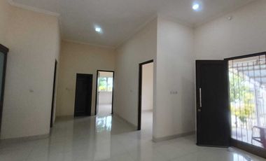 DISEWA RUMAH 2 LANTAI TAHUNAN BISA SURVEY ARGENIA SENTUL SSR865