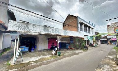 kios pinggir jalan utama plus kost 7 kamar di area kampus UMS