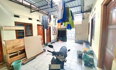 kios pinggir jalan utama plus kost 7 kamar di area kampus UMS