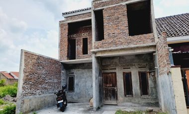 Rumah cantik 2 lantai murah dan elegan di Gentan area