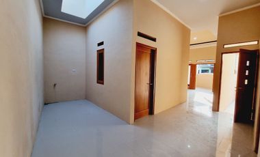 Rumah Baru Gress Cantik SHM Siap Huni di Banyuanyar Solo Kota