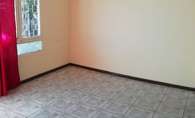 OPORTUNIDAD CASA CON AMPLIO PATIO