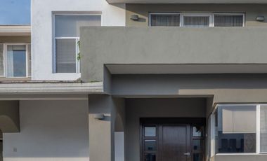 Hermosa Casa Remodelada 4 Rec. en Venta Coto Privado Bugambilias Norte de Colima