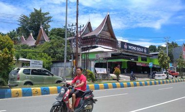 Bangunan Hotel Area strategis 4lt. 2.445m² pinggir jalan utama