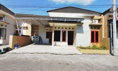 Rumah Cluster Bagus Dekat Luwes Gentan