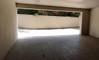 Arriendo Local comercial/185mts2/doble altura/vitrina/Av. Kennedy/Vitacura