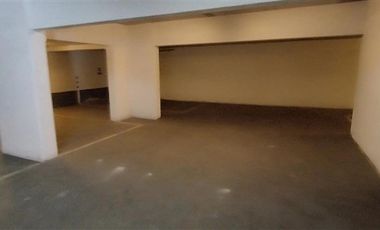 Arriendo Local comercial/185mts2/doble altura/vitrina/Av. Kennedy/Vitacura