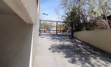 Arriendo Local comercial/185mts2/doble altura/vitrina/Av. Kennedy/Vitacura