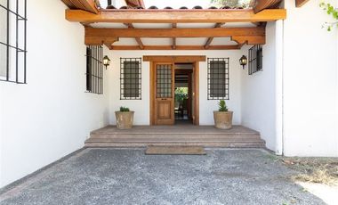 Casa en Arriendo en Santa María de Manquehue