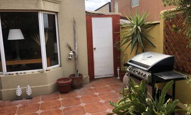 VENDE CASA 3 PISOS, 4 DORM, 3 BAÑOS, 2 SALAS, VALLE LO CAMPINO, QUILICURA