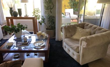 VENDE CASA 3 PISOS, 4 DORM, 3 BAÑOS, 2 SALAS, VALLE LO CAMPINO, QUILICURA