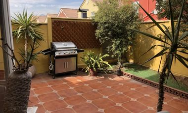 VENDE CASA 3 PISOS, 4 DORM, 3 BAÑOS, 2 SALAS, VALLE LO CAMPINO, QUILICURA