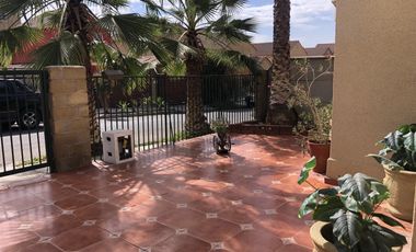 VENDE CASA 3 PISOS, 4 DORM, 3 BAÑOS, 2 SALAS, VALLE LO CAMPINO, QUILICURA