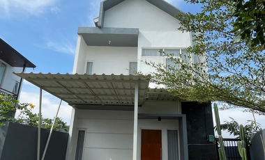 Dijual Villa Kota Batu 2 lantai promo cashback Puluhan juta rupiah