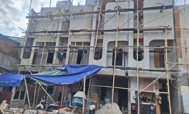 DE GROVE UTAN KAYU RUMAH DI TENGAH JAKARTA