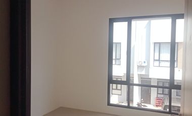 Rumah siap huni, 2 lantai lokasi depok, sudah shm