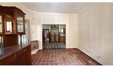 EN VENTA CASA 2 DORMITORIOS CALLE 25 DE MAYO ZONA CENTRICA