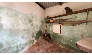 EN VENTA CASA 2 DORMITORIOS CALLE 25 DE MAYO ZONA CENTRICA