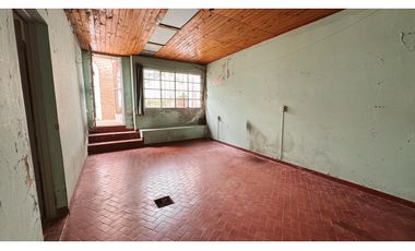 EN VENTA CASA 2 DORMITORIOS CALLE 25 DE MAYO ZONA CENTRICA