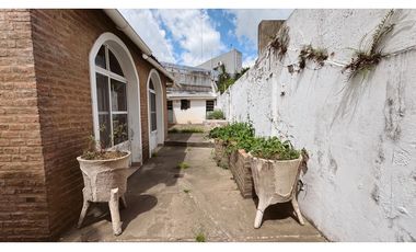 EN VENTA CASA 2 DORMITORIOS CALLE 25 DE MAYO ZONA CENTRICA