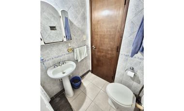 VENTA CHALET CON DEPARTAMENTO EN BARRIO CHAUVIN