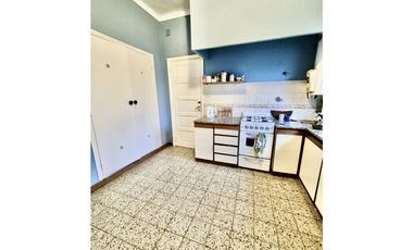 VENTA CHALET CON DEPARTAMENTO EN BARRIO CHAUVIN