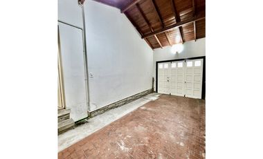 VENTA CHALET CON DEPARTAMENTO EN BARRIO CHAUVIN