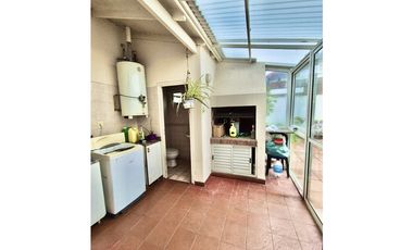 VENTA CHALET CON DEPARTAMENTO EN BARRIO CHAUVIN