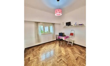 VENTA CHALET CON DEPARTAMENTO EN BARRIO CHAUVIN