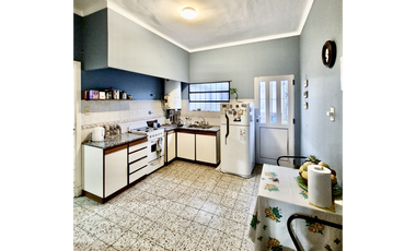 VENTA CHALET CON DEPARTAMENTO EN BARRIO CHAUVIN
