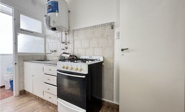 DEPARTAMENTO 3 AMB  SALTA 576  Primer piso por Escalera.