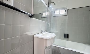 DEPARTAMENTO 3 AMB  SALTA 576  Primer piso por Escalera.