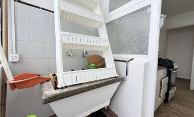 DEPARTAMENTO 3 AMB  SALTA 576  Primer piso por Escalera.