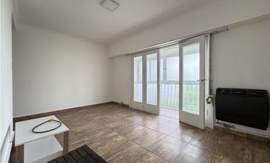 DEPARTAMENTO 3 AMB  SALTA 576  Primer piso por Escalera.