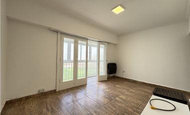 DEPARTAMENTO 3 AMB  SALTA 576  Primer piso por Escalera.