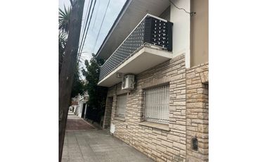 DEPARTAMENTO 3 AMB  SALTA 576  Primer piso por Escalera.