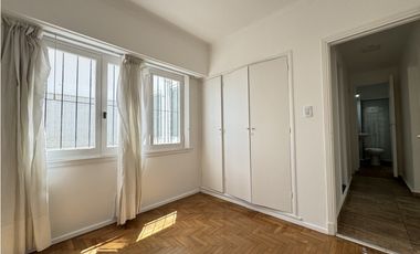 DEPARTAMENTO 3 AMB  SALTA 576  Primer piso por Escalera.