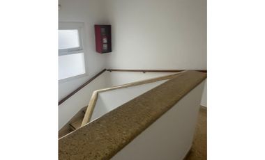 DEPARTAMENTO 3 AMB  SALTA 576  Primer piso por Escalera.