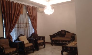 Di sewakan rumah mewah tanjung duren 5KT carpot luas posisi hoek