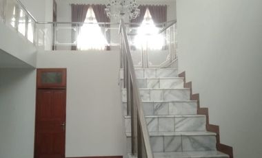 Di sewakan rumah mewah tanjung duren 5KT carpot luas posisi hoek