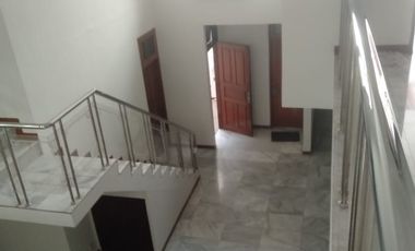 Di sewakan rumah mewah tanjung duren 5KT carpot luas posisi hoek